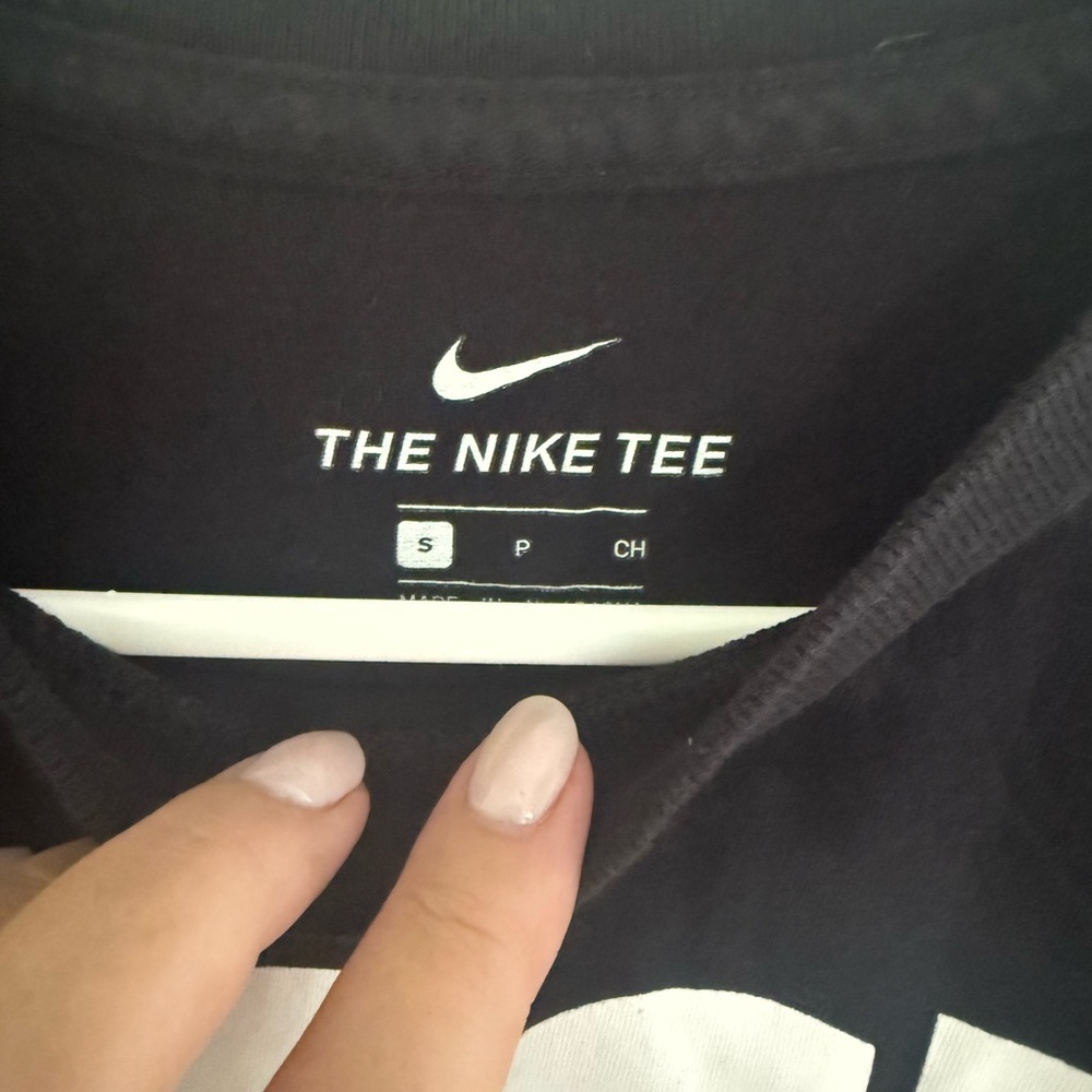 Nike Black and White 'Just Do It' Tee - Picture 2 of 3